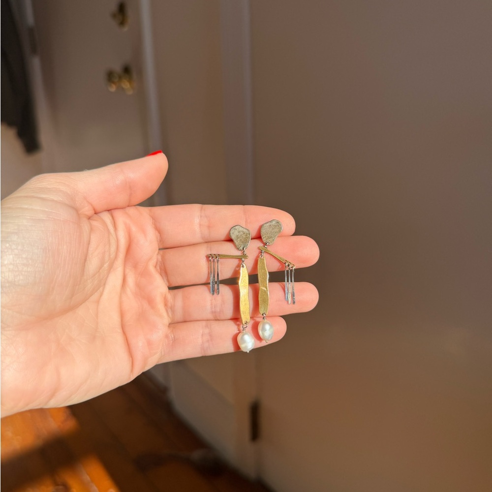 Faris Mobile Earrings - Picture 4 of 5